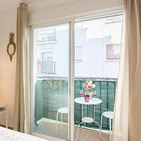 Center E Apartment *