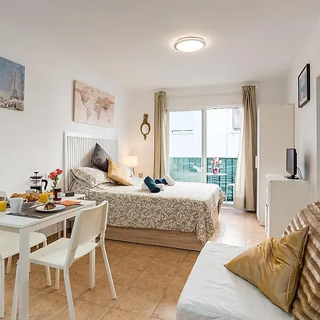 Center E Apartment