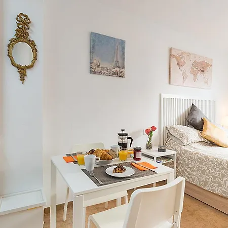 Center E Apartment